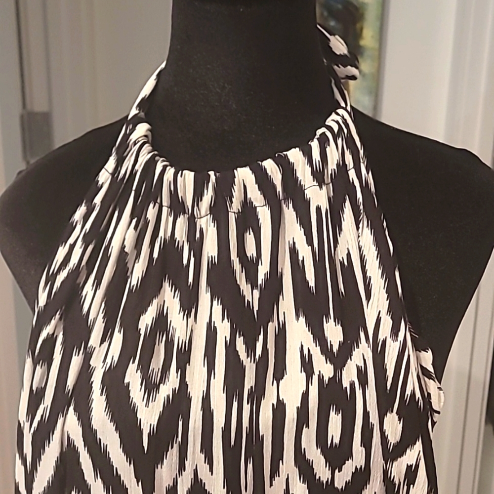 Black and white halter maxi-dress - Picture 2 of 5